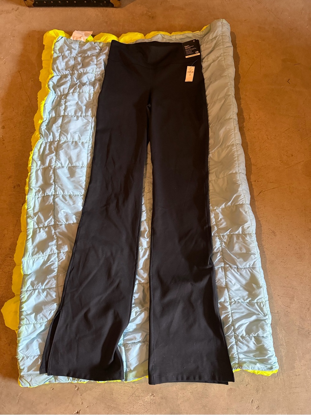 NWT GAP Black Flare Leggings with bottom vents size M Tall